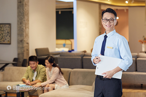 專業形象，信任之基——論家具店銷售人員的形象塑造與銷售藝術