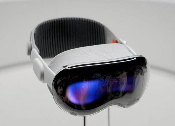 Apple Vision Pro年內(nèi)登陸中國 華米OV全力跟進(jìn) 科技巨頭競(jìng)逐智能眼鏡市場(chǎng)